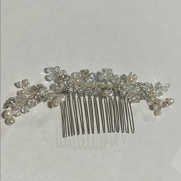 Source Unknown Accessories - Silver, Pearl, and Rhinestone Floral Hair Comb Bridal or formal occasion
